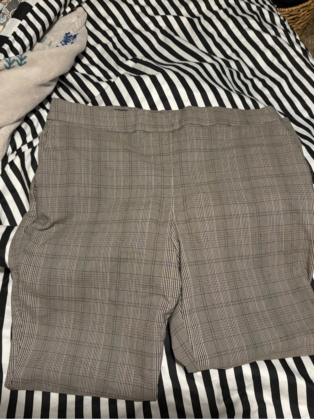 Plaid Stretch Dress pants in Taupe